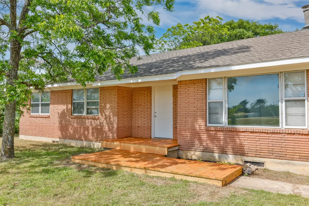 65 Kirby Street Callisburg, TX 76240