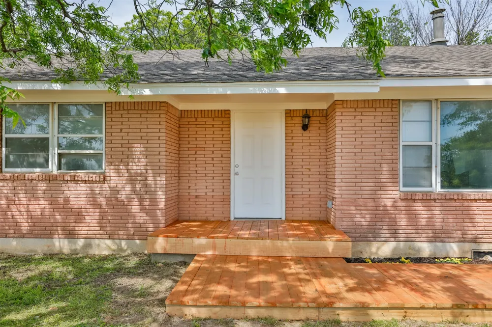 65 Kirby Street Callisburg, TX 76240