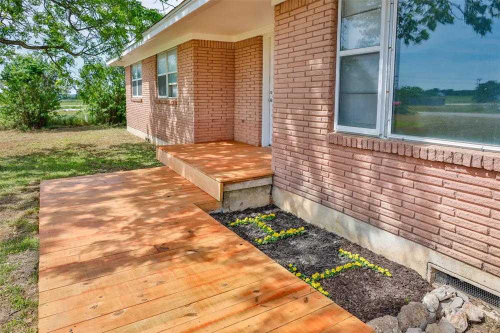 65 Kirby Street Callisburg, TX 76240