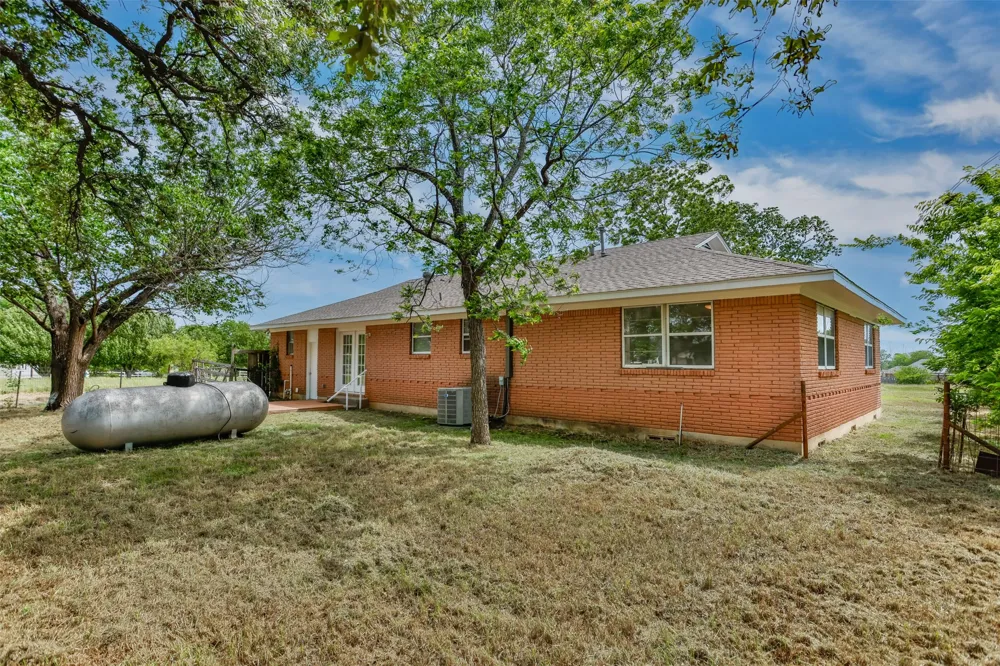 65 Kirby Street Callisburg, TX 76240