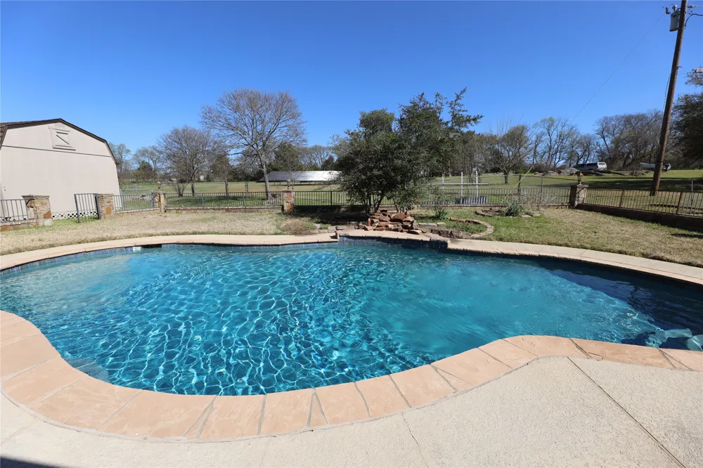 907 Red Oak Creek Drive Ovilla, TX 75154