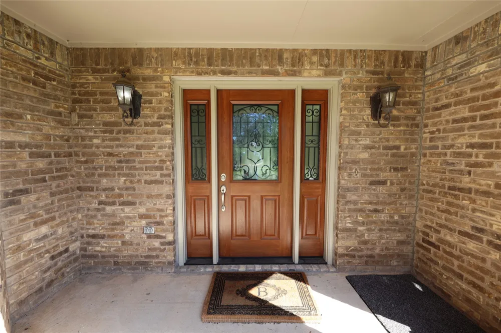 907 Red Oak Creek Drive Ovilla, TX 75154