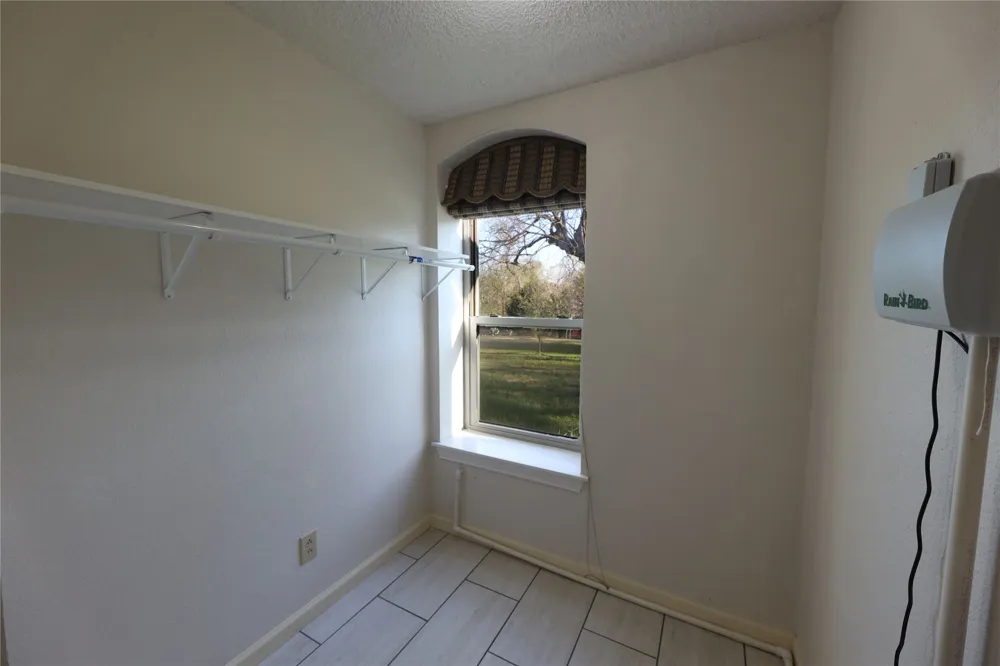 907 Red Oak Creek Drive Ovilla, TX 75154