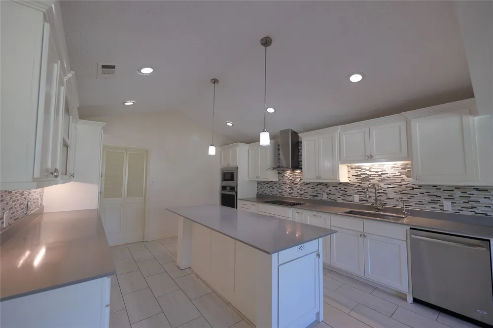 907 Red Oak Creek Drive Ovilla, TX 75154
