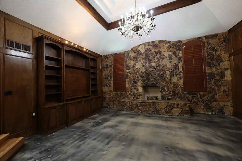 907 Red Oak Creek Drive Ovilla, TX 75154