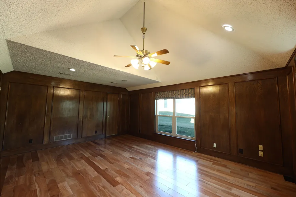 907 Red Oak Creek Drive Ovilla, TX 75154
