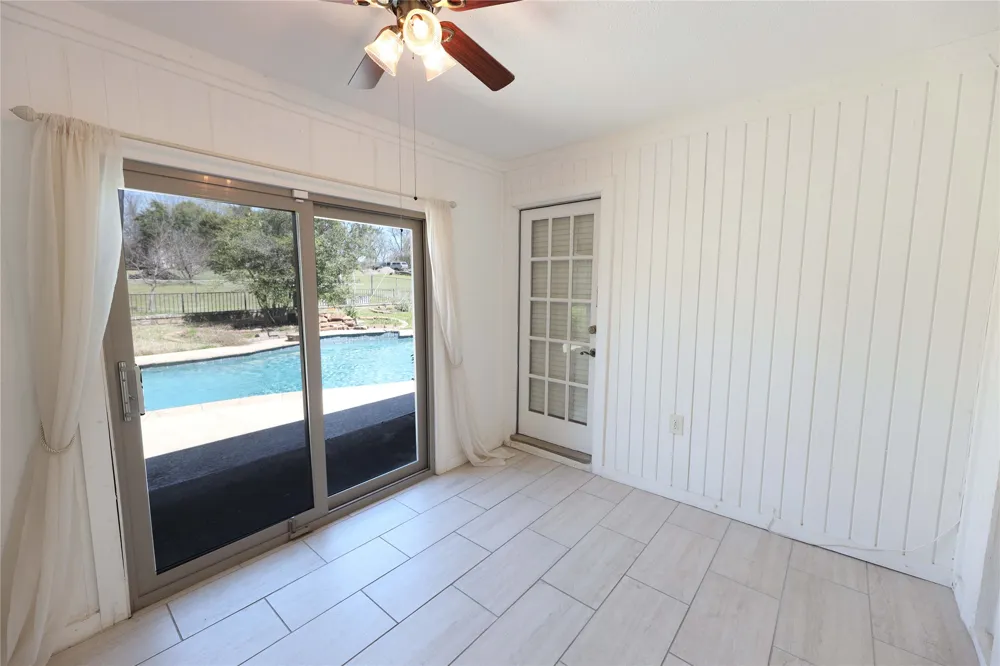 907 Red Oak Creek Drive Ovilla, TX 75154