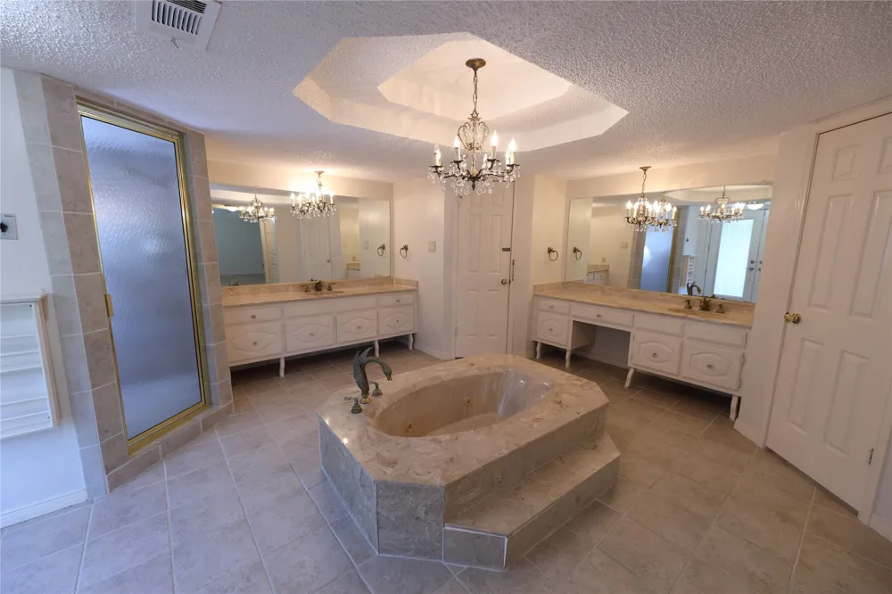 907 Red Oak Creek Drive Ovilla, TX 75154
