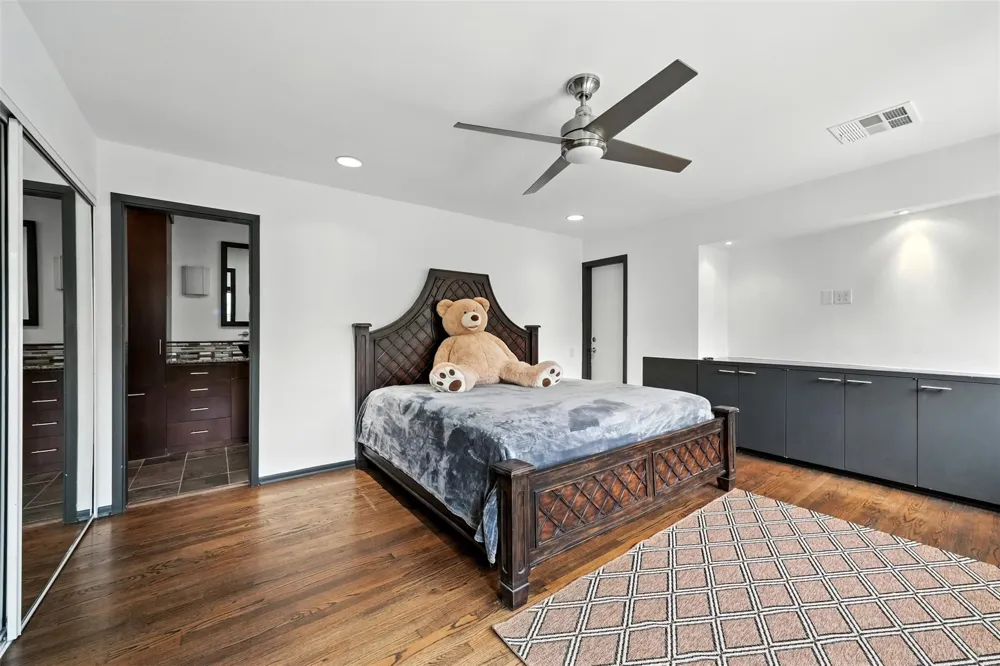 2019 Mcclendon Street Houston, TX 77030