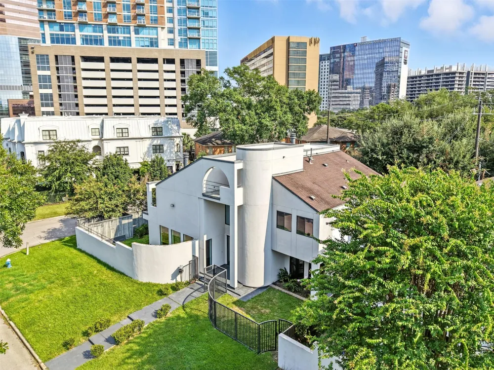 2019 Mcclendon Street Houston, TX 77030