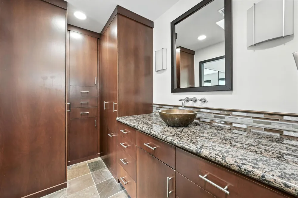 2019 Mcclendon Street Houston, TX 77030