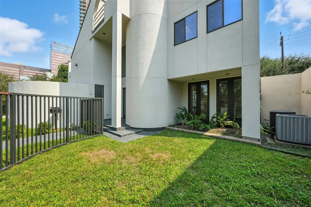 2019 Mcclendon Street Houston, TX 77030