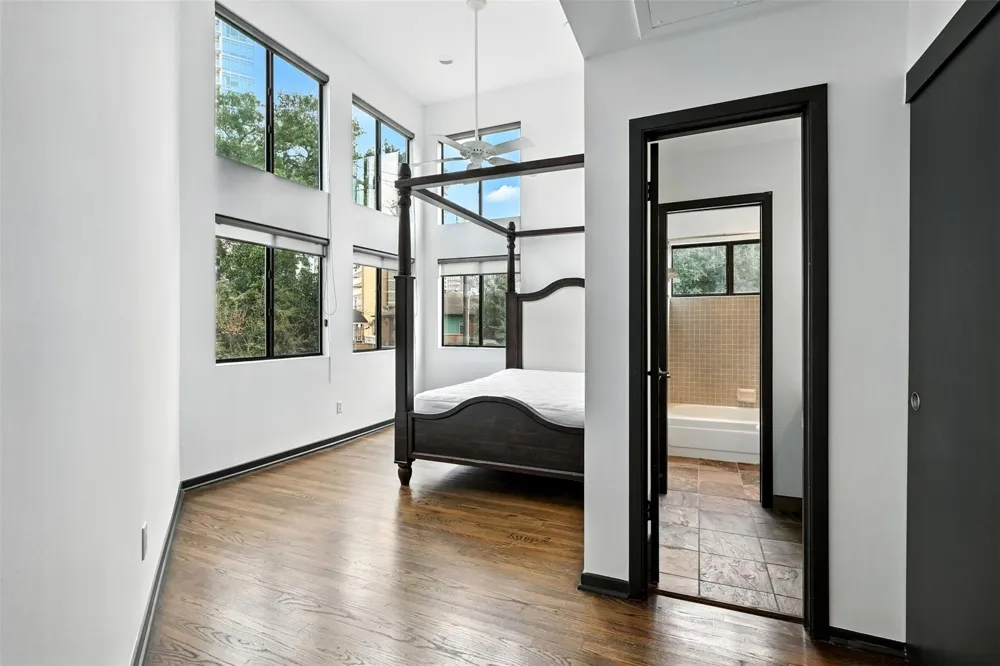 2019 Mcclendon Street Houston, TX 77030