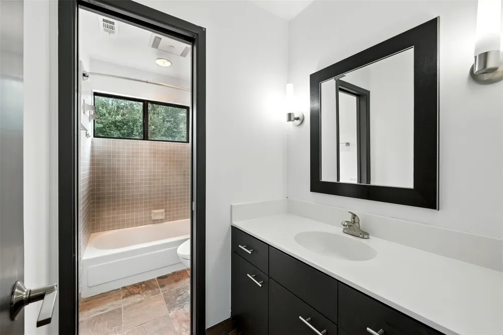 2019 Mcclendon Street Houston, TX 77030