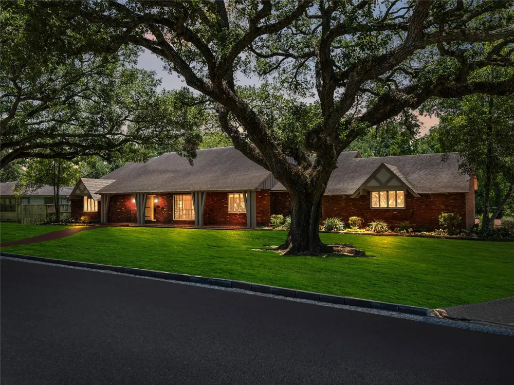 2310 Oak Drive Bay City, TX 77414