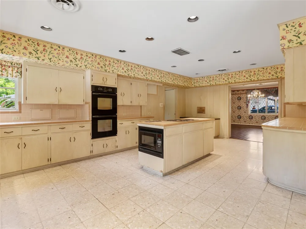 2310 Oak Drive Bay City, TX 77414