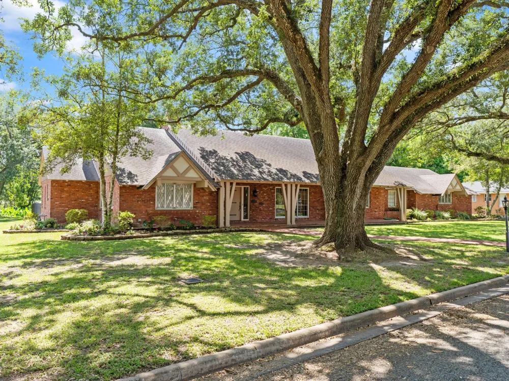 2310 Oak Drive Bay City, TX 77414