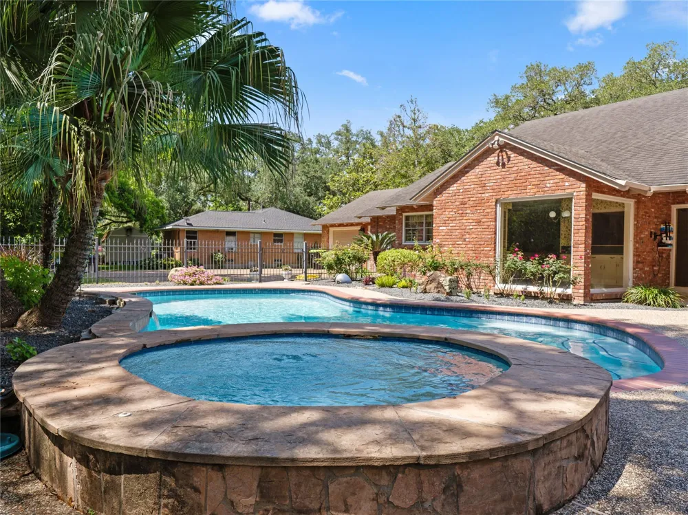 2310 Oak Drive Bay City, TX 77414
