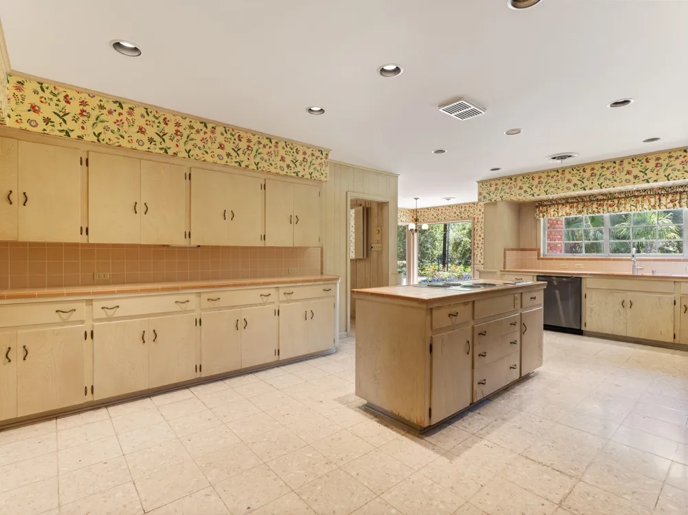 2310 Oak Drive Bay City, TX 77414