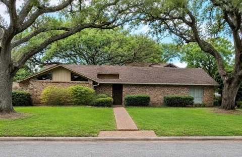 2721 Oak Drive