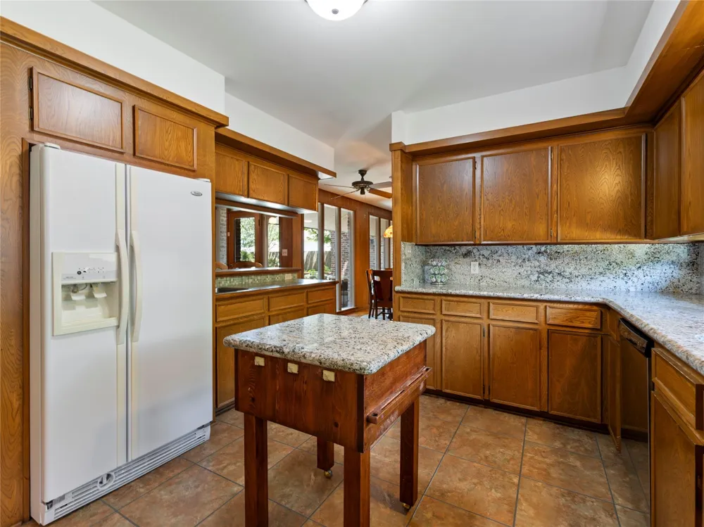 2721 Oak Drive Bay City, TX 77414