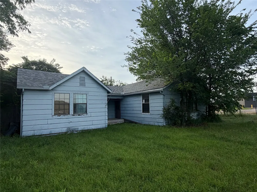 408 Crestview Drive Kennedale, TX 76060