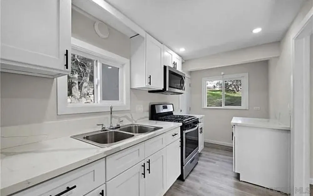 201 Hillside Spur Cedar Glen, CA 92321
