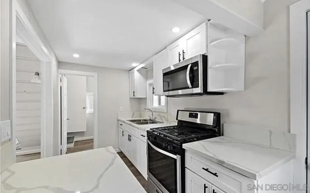 201 Hillside Spur Cedar Glen, CA 92321