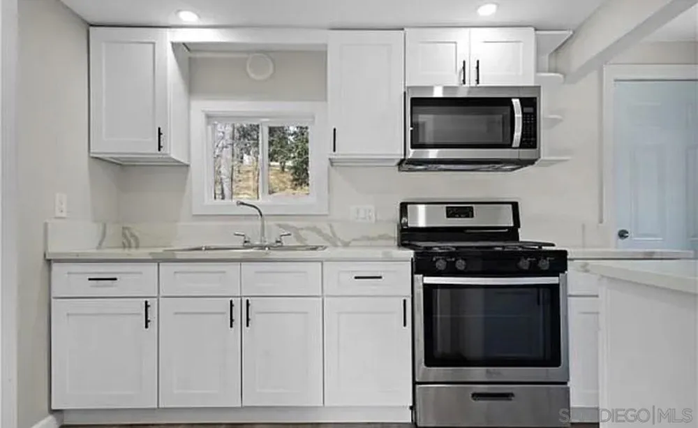 201 Hillside Spur Cedar Glen, CA 92321