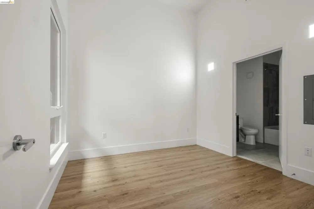 1545 32nd Street #110 Oakland, CA 94608