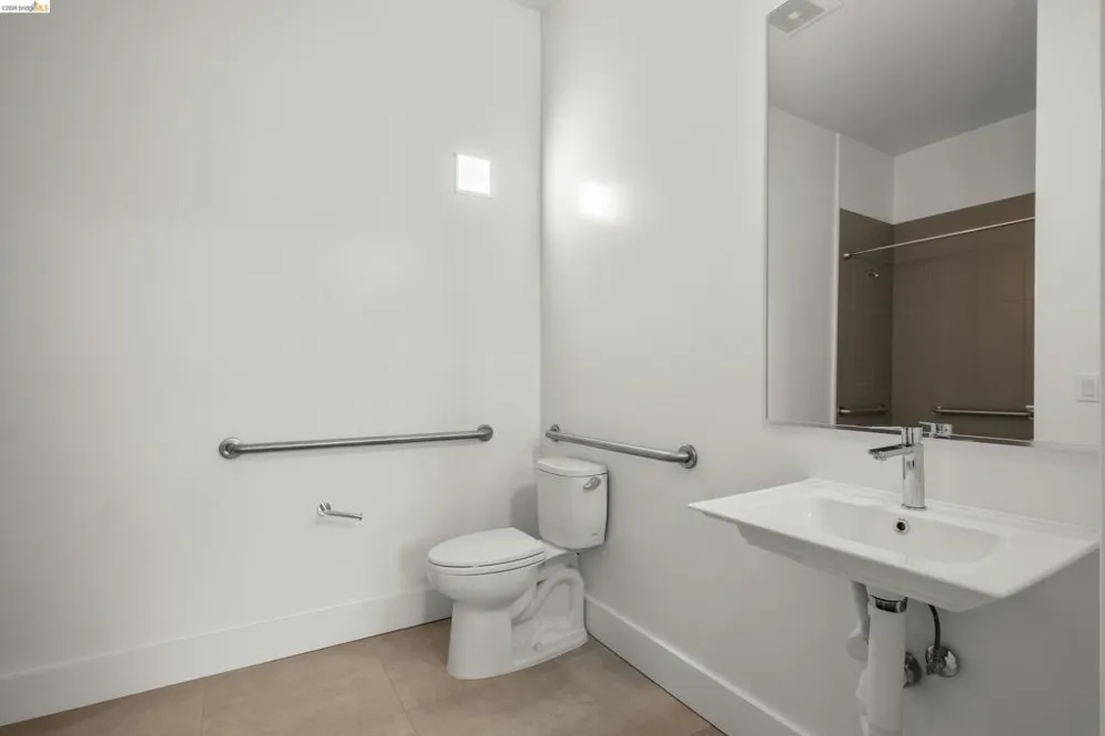 1545 32nd Street #110 Oakland, CA 94608