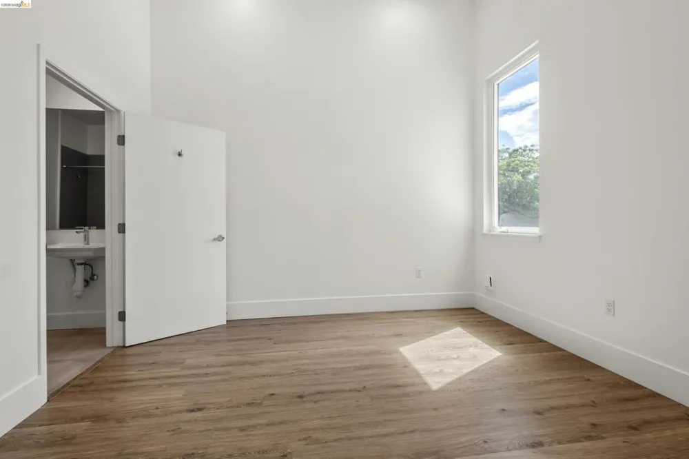 1545 32nd Street #110 Oakland, CA 94608