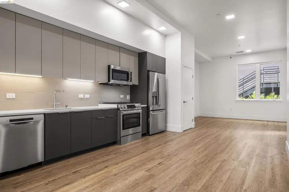 1545 32nd Street #110 Oakland, CA 94608