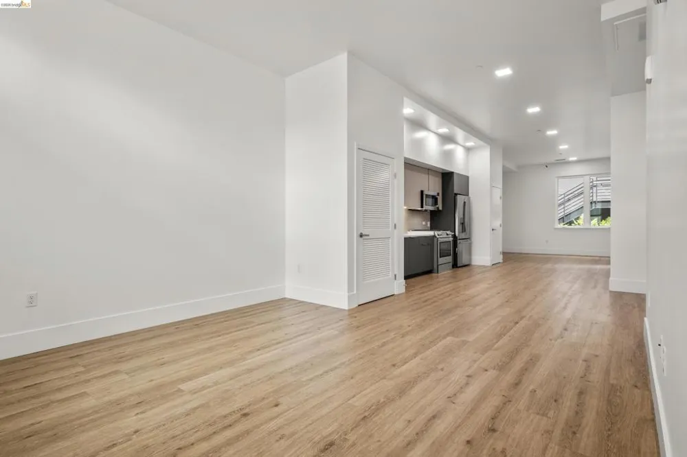 1545 32nd Street #110 Oakland, CA 94608
