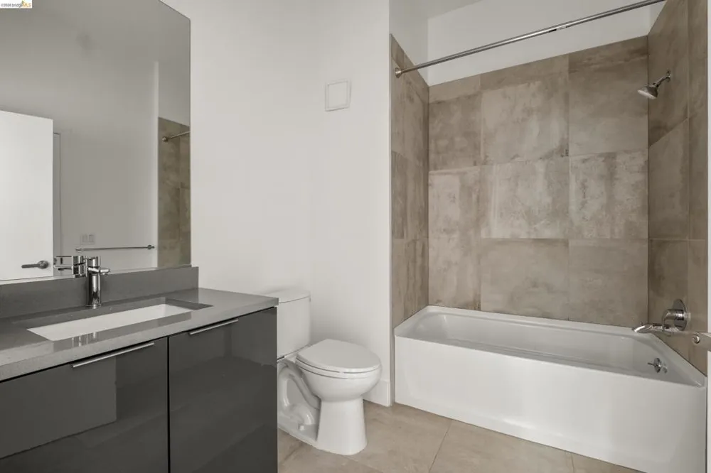 1545 32nd Street #110 Oakland, CA 94608