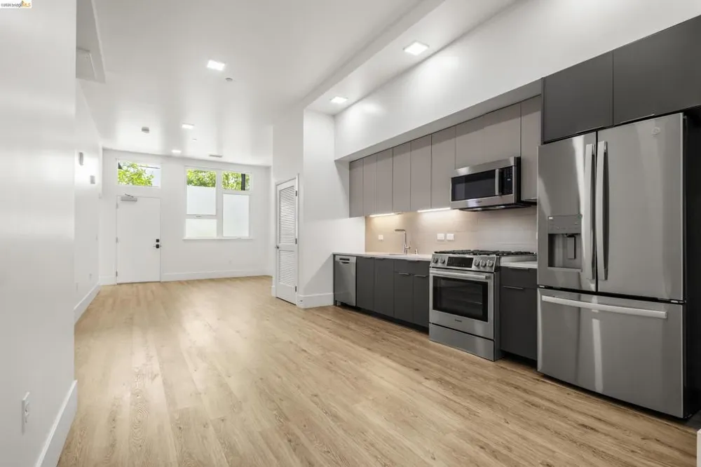 1545 32nd Street #110 Oakland, CA 94608