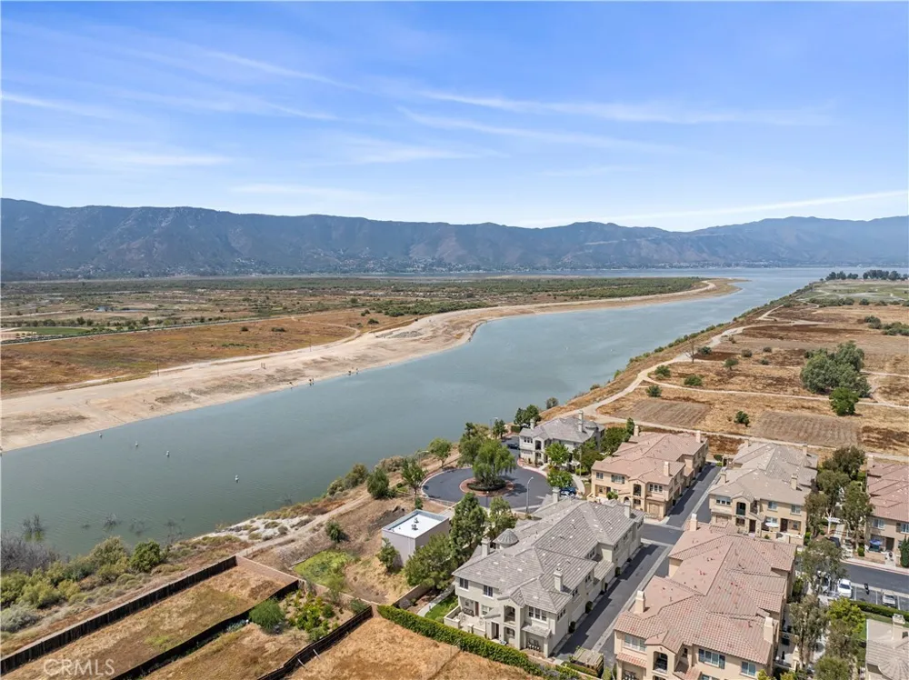 1800 E Lakeshore Drive #1601 Lake Elsinore, CA 92530