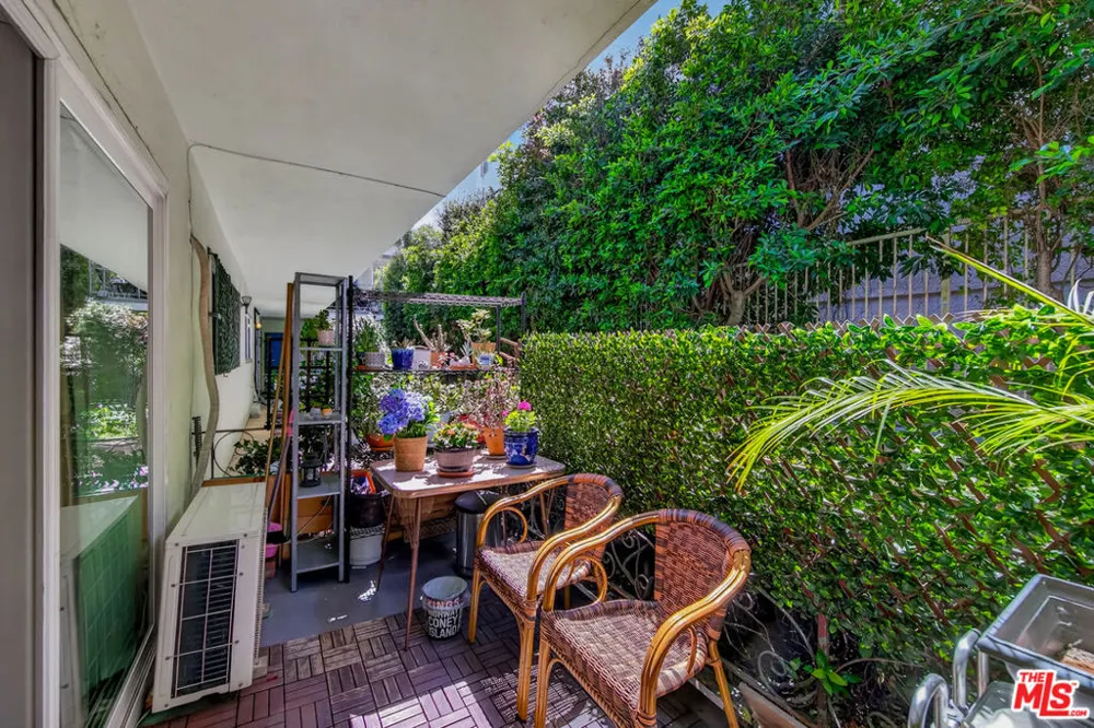 446 S St Andrews Place #2 Los Angeles, CA 90020