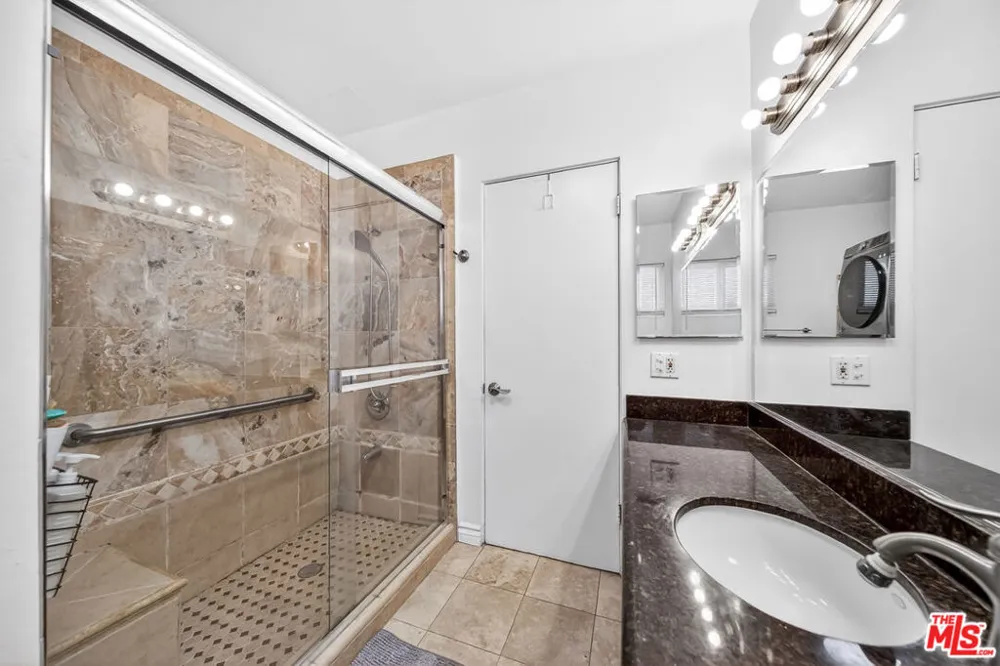 446 S St Andrews Place #2 Los Angeles, CA 90020
