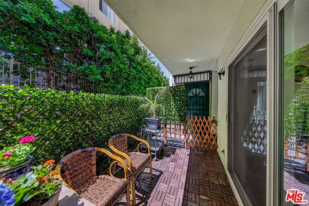 446 S St Andrews Place #2 Los Angeles, CA 90020