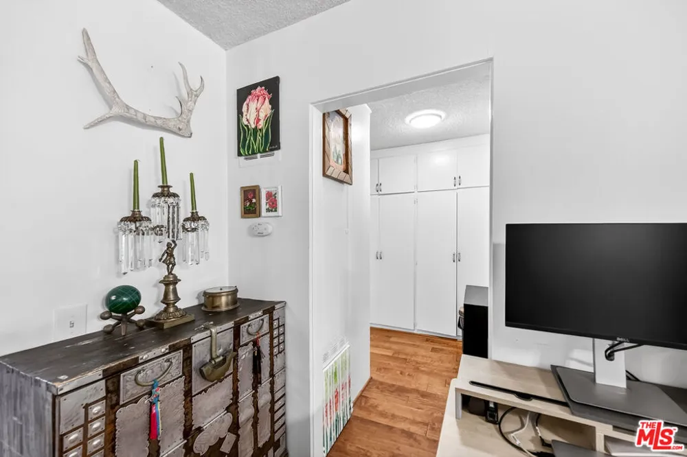446 S St Andrews Place #2 Los Angeles, CA 90020
