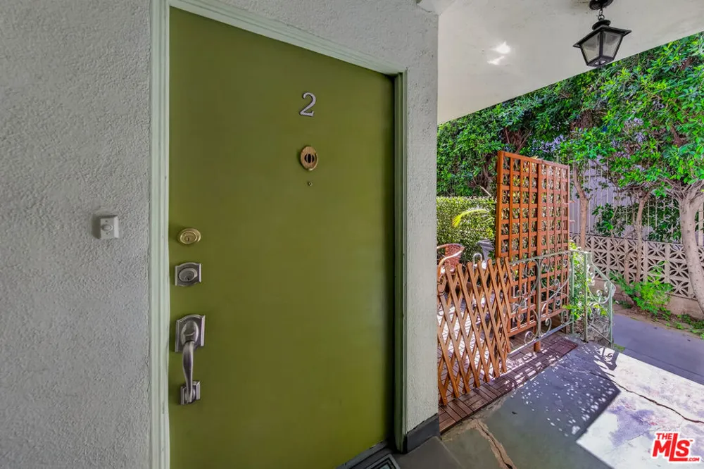 446 S St Andrews Place #2 Los Angeles, CA 90020