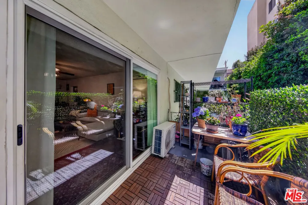446 S St Andrews Place #2 Los Angeles, CA 90020