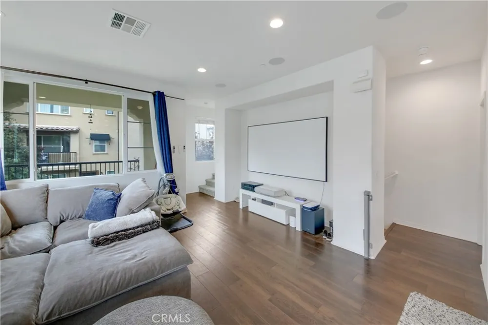 809 Dalton #104 Azusa, CA 91702
