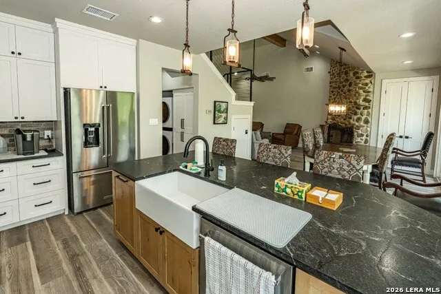 1040 Panther Hill Road Vanderpool, TX 78885