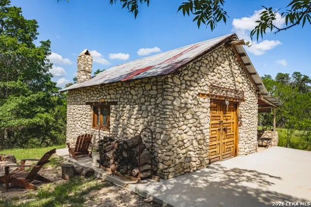 1040 Panther Hill Road Vanderpool, TX 78885