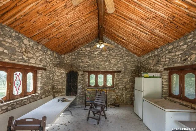 1040 Panther Hill Road Vanderpool, TX 78885