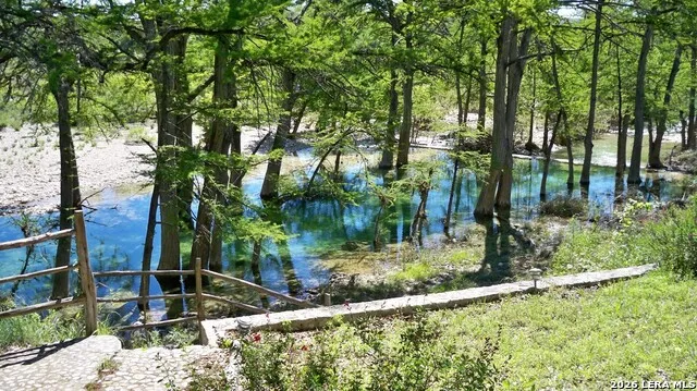 1040 Panther Hill Road Vanderpool, TX 78885