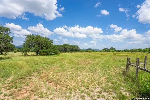 1040 Panther Hill Road Vanderpool, TX 78885