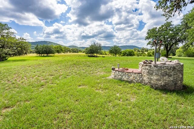 1040 Panther Hill Road Vanderpool, TX 78885